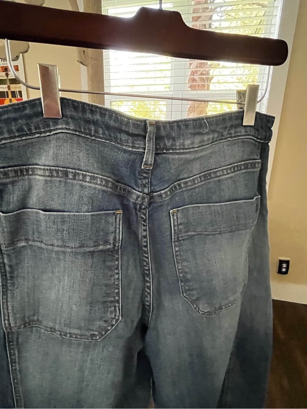 Pilcro women’s barrel Jeans in Faded Blue - Picture 3 of 4